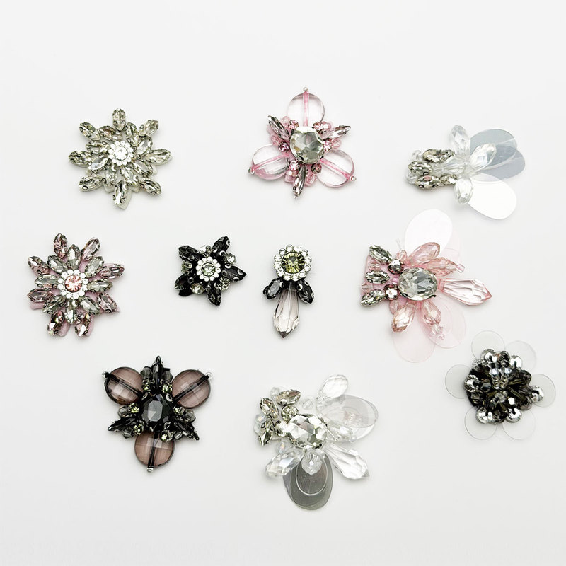 DIY beaded handmade sequin flower fabric patches, clothing accessories, shoe and hat decorative patches, hand-sewn small floral ornaments DIY beaded handmade sequin flower fabric patches, clothing accessories, shoe and hat decorative patches, hand-sewn small floral ornaments