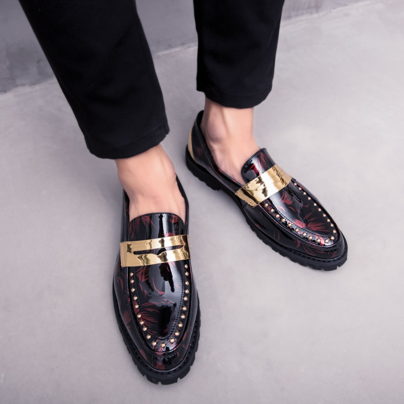 Zapatos de cuero blancos brillantes de moda para hombres, zapatos de hombre, fotos de boda de pies, estilo británico retro, zapatos perezosos de un pie