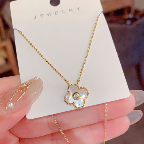New Fashion Lucky Clover Necklace, Lightweight and Unique Design, Elegant Lockchain, High-End Choker Necklace for Influencers