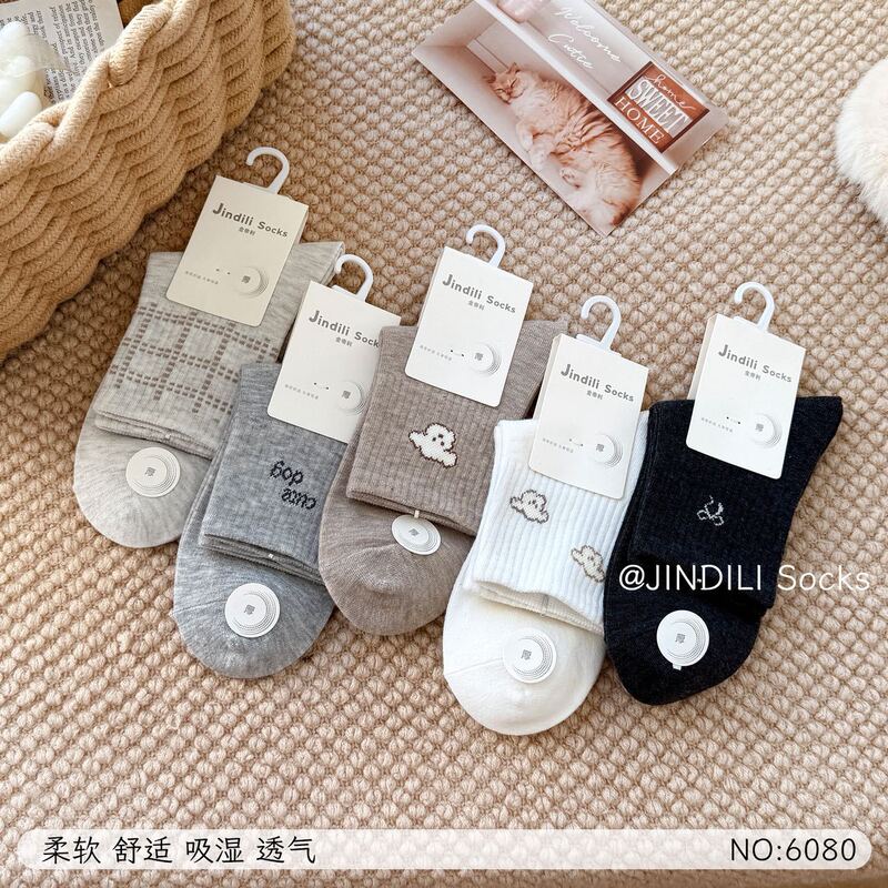 New autumn and winter women's casual versatile mid-calf college style oatmeal-colored socks, fresh and simple, wholesale from manufacturer, sports socks New autumn and winter women's casual versatile mid-calf college style oatmeal-colored socks, fresh and simple, wholesale from manufacturer, sports socks