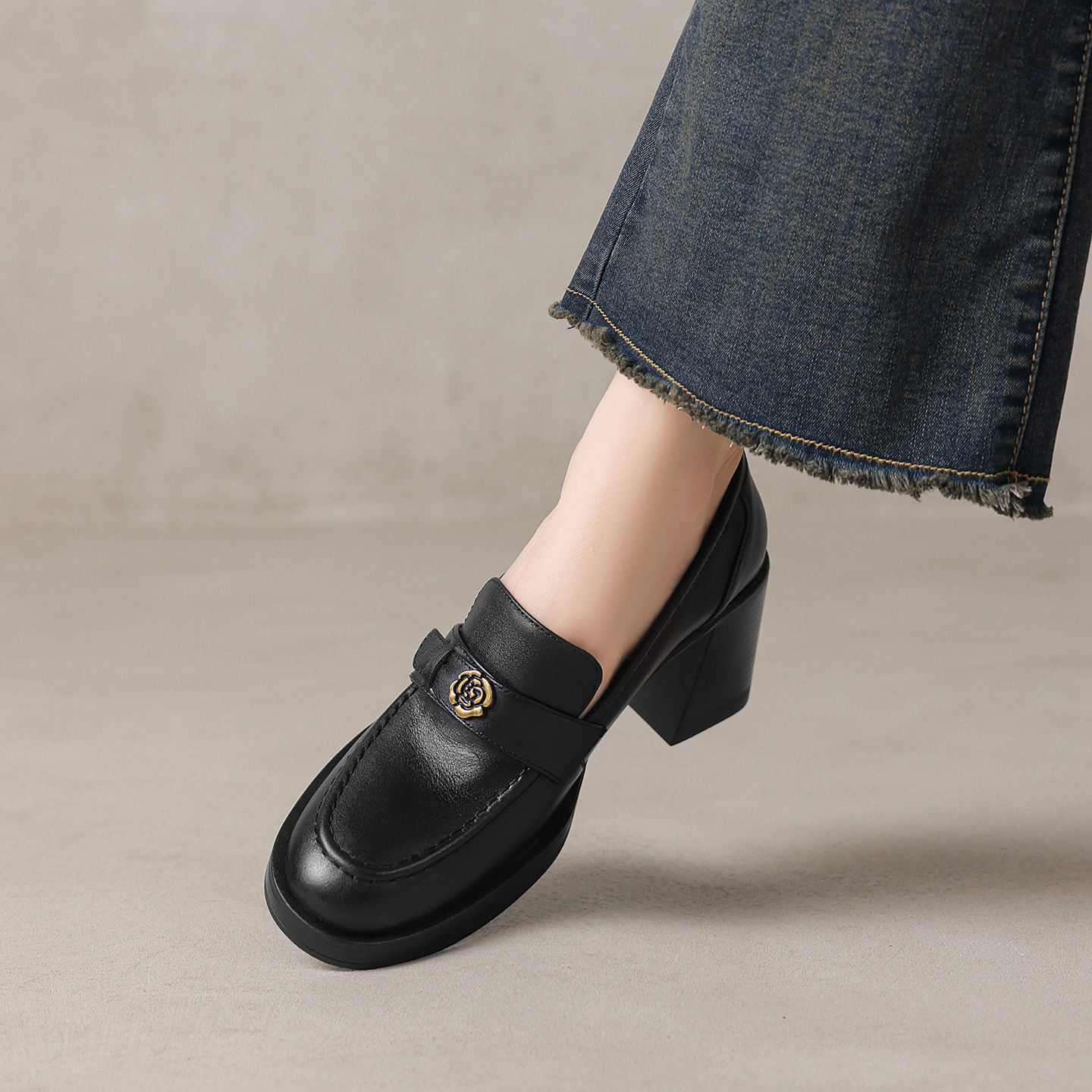 Giày loafer nữ cao gót phong cách Anh quốc vintage, da bò thật gót vuông — màu nâu