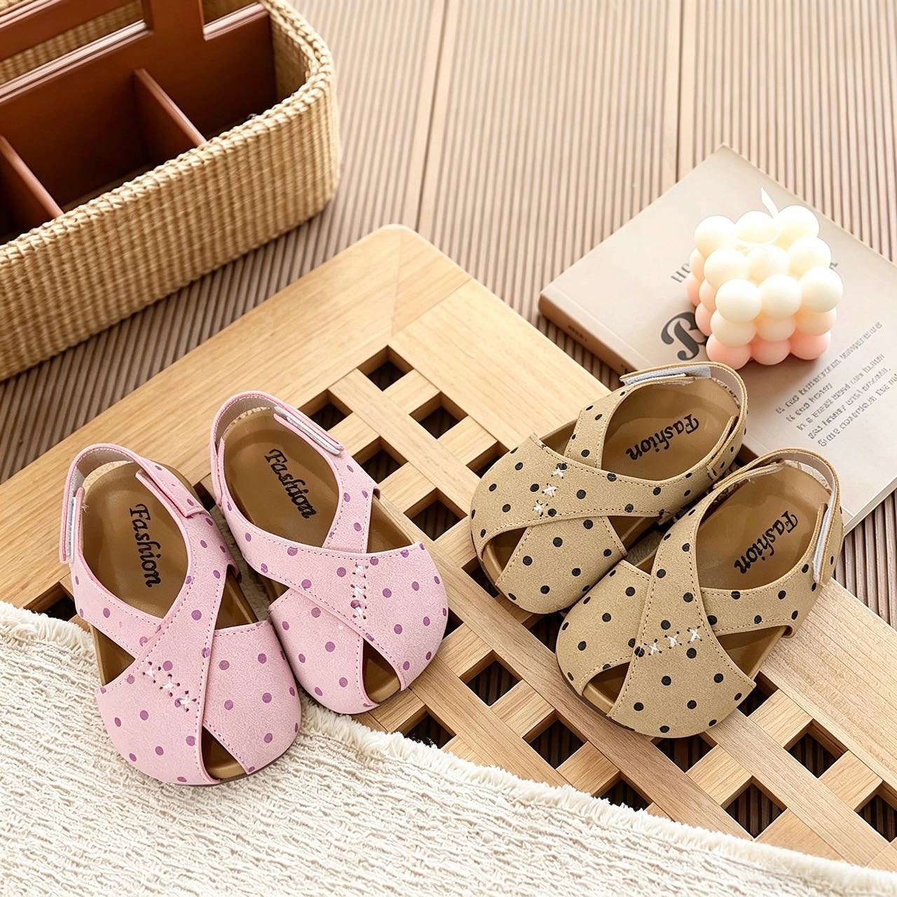 Fashionable sandals for leisure