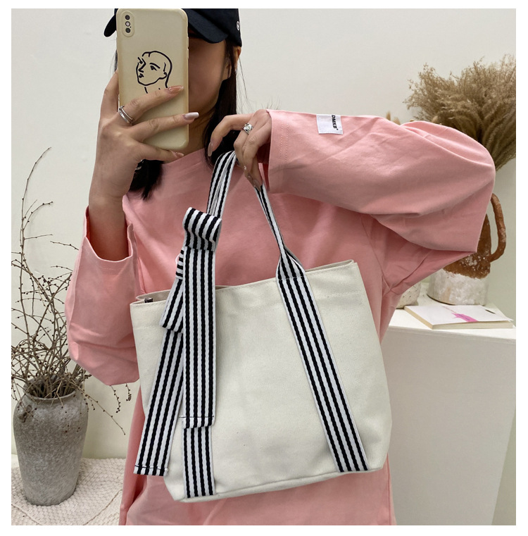 New Simple Korean Chic Casual Canvas Bag display picture 1