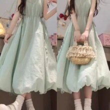 薄荷绿色背心连衣裙子女夏季2026新海边度假收腰显瘦花苞长裙