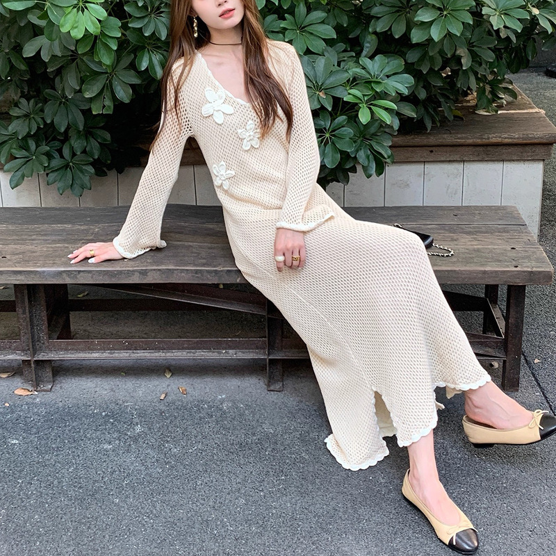 [Flower Wind Comes] French Cut Out U-Neck Lace Knitted Crochet Flower Long-Sleeved Dress