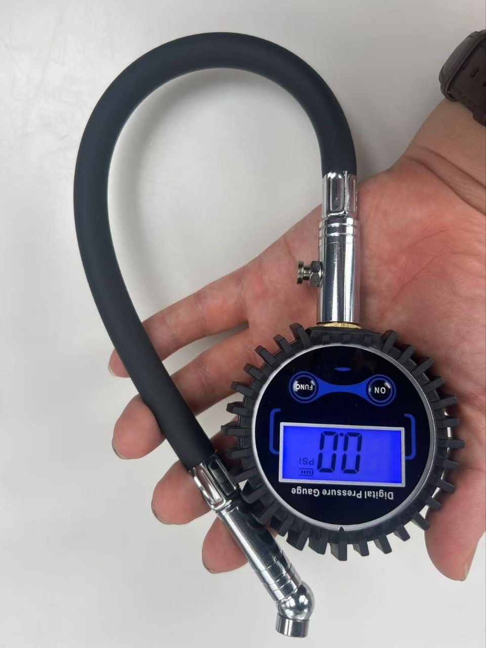 Tire pressure gauge, tire pressure monitoring system, air pressure gauge, deflation hose, tire pressure gauge