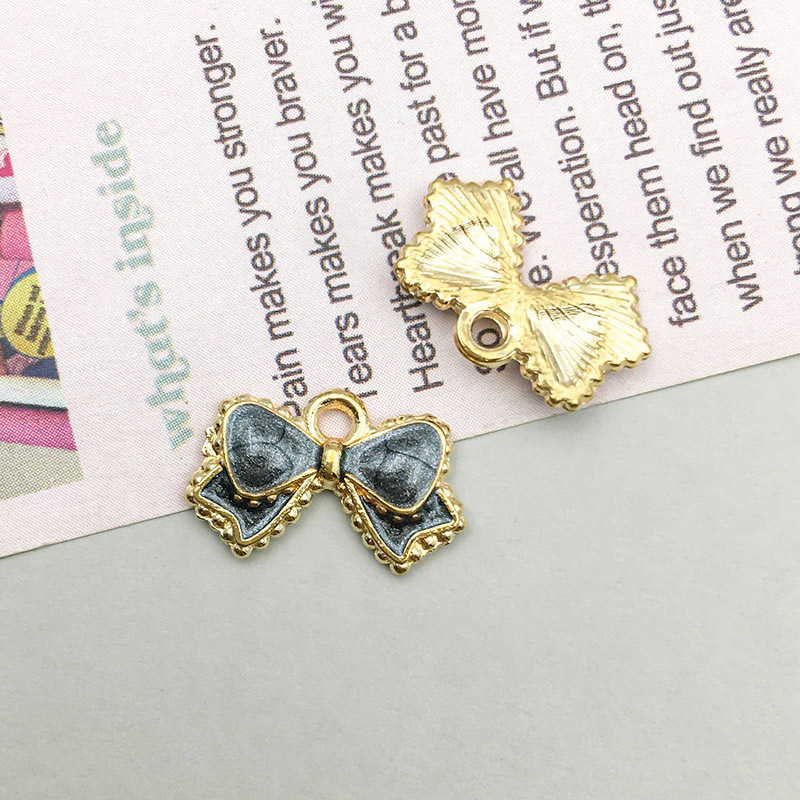 4g Weight Pendant Jewelry Making Type 13 * 15mm, 14*16MM, 7 * 20mm Jewelry Making Size Jewelry Accessories Classification 16 Models Per Model 1, 16/Bag Quantity Alloy Material Lipstick, Flower, Bow Knot Pattern Enamel Design Lady Style 16 Models Per Model 1, 16/Bag 13 * 15mm 14*16MM 7 * 20mm Alloy Lipstick Flower Bow Knot Pendant 1