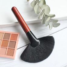 大号扇型余粉高光刷柔软不扎脸高光刷吸粉力强美妆工具现货批发