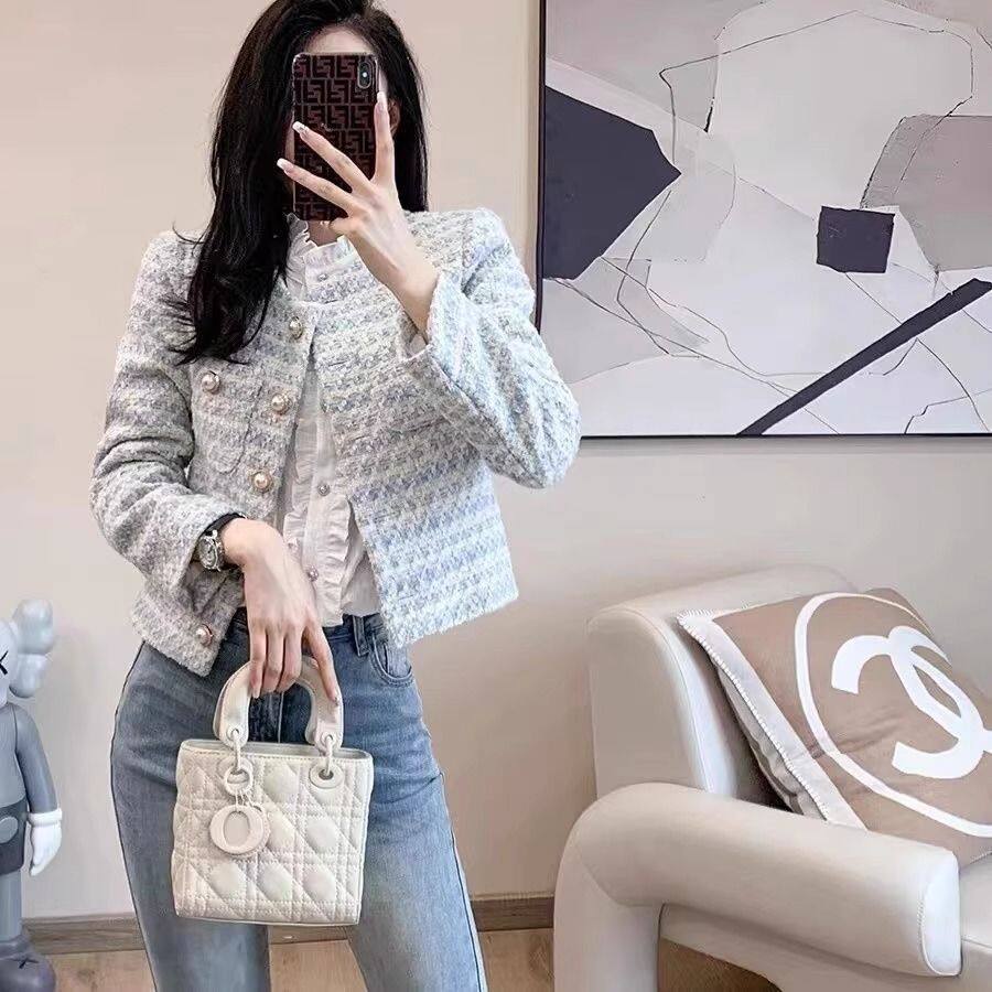 Áo khoác ngắn nữ cổ tròn dài tay phong cách thanh lịch cúc ngọc trai — Xanh nhạt chi tiết 3