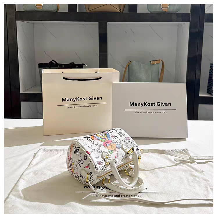 Borsa a spalla da donna con stampa graffiti e orsetto alla moda_voghion.com