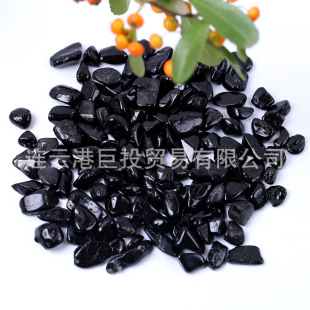 ��Ȼ�ڱ̭t��ʯ�[����ɫ늚�ʯ�Ь��������b�tourmaline�b���ԵV
