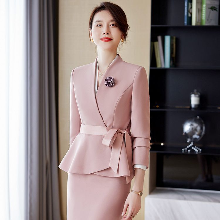 News broadcast art exam photogenic clothing female host formal wear purple suit suit competition clothes speech contest