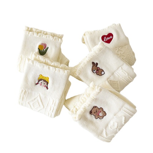 One-piece mechanism boneless suture white embroidery ins trendy Japanese cartoon girl jk internet celebrity mid-calf casual cotton socks