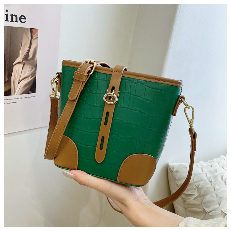 Nihaojewelry Fashion Texture Crocodile Pattern One-shoulder Messenger Bucket Bag Wholesale display picture 72