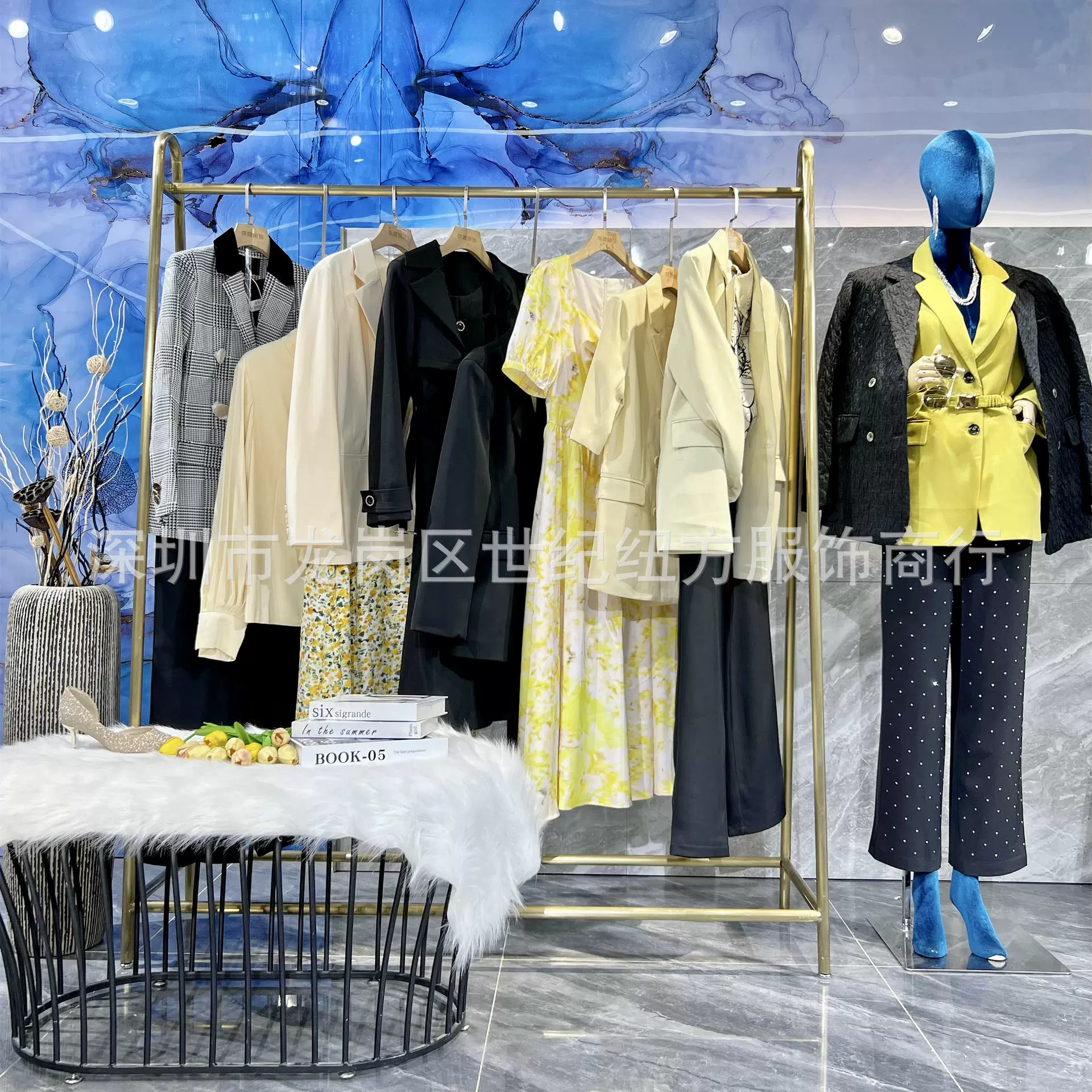 Большие брендовые скидки на женские блейзеры, распродажа брендовых остатков, оптовые поставки из физического магазина, укороченные модели с отрезанными этикетками.