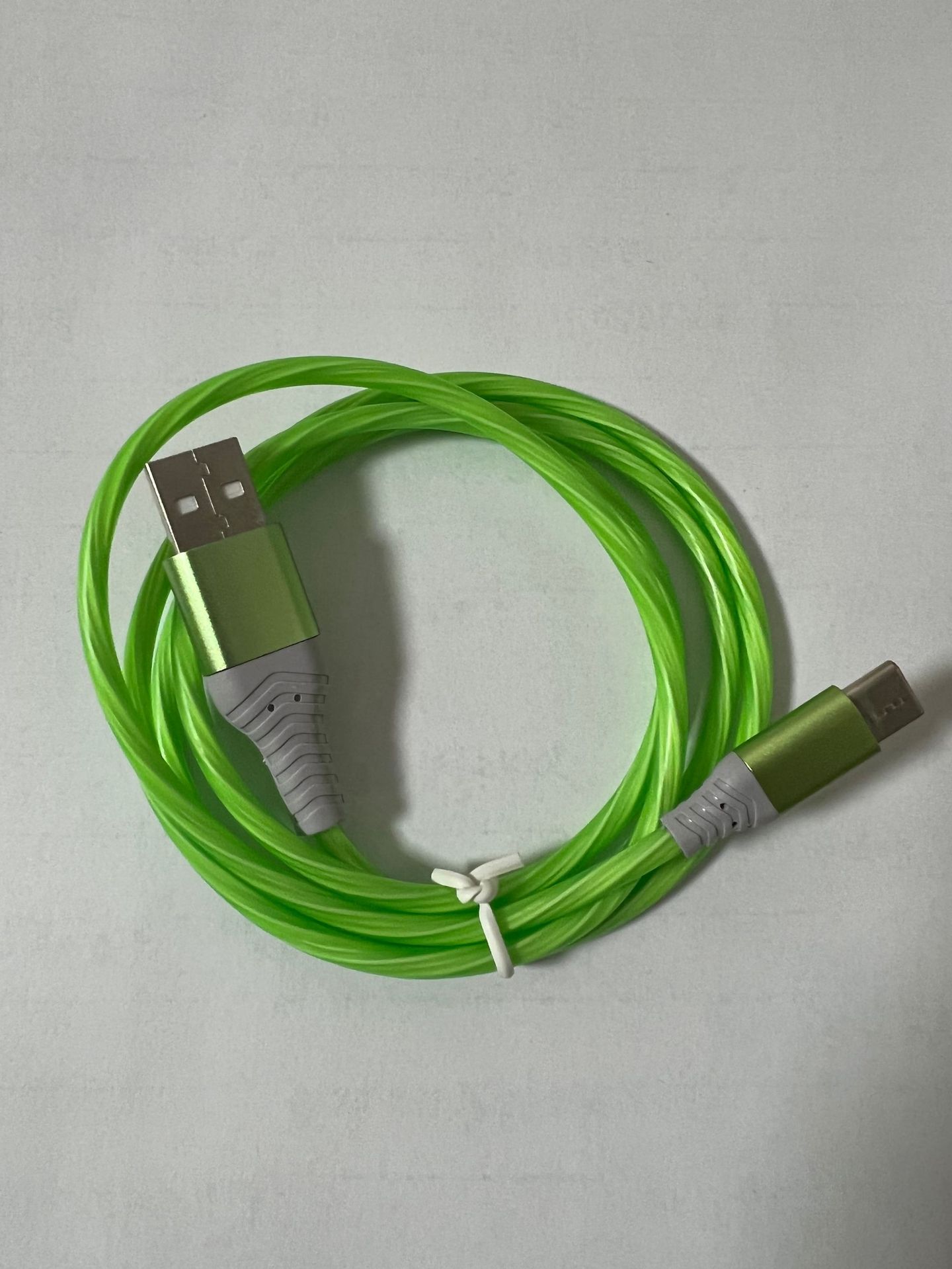 Fábrica al por mayor 40W modelo luminoso adecuado para Apple Android typec teléfono móvil carga rápida tres-en-un cable de datos streamer