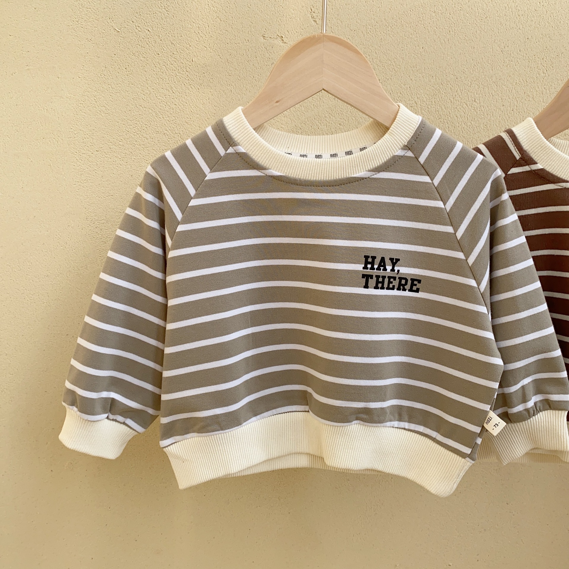 2023 primavera nuevo estilo coreano ropa infantil suéter a rayas para niños hombres y mujeres bebé Jersey primavera manga larga Camiseta