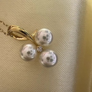 Small Grape Pendant Inlaid with 5-6mm Perfectly Round, Basically Flawless Akoya Seawater Pearls, 18K Gold Necklace