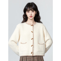 杏色牛角扣毛衣外套女2025秋冬新款慵懒宽松圆领针织开衫短款上衣