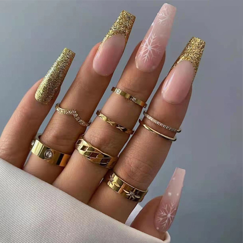 Suitable for Autumn and Winter Golden Snowflake Manicure Long Ballet Manicure Christmas Wearable Nail Pieces Manicure 24 Pieces Armor Pieces Suitable for Autumn and Winter Golden Snowflake Manicure Long Ballet Manicure Christmas Wearable Nail Pieces Manicure 24 Pieces Armor Pieces