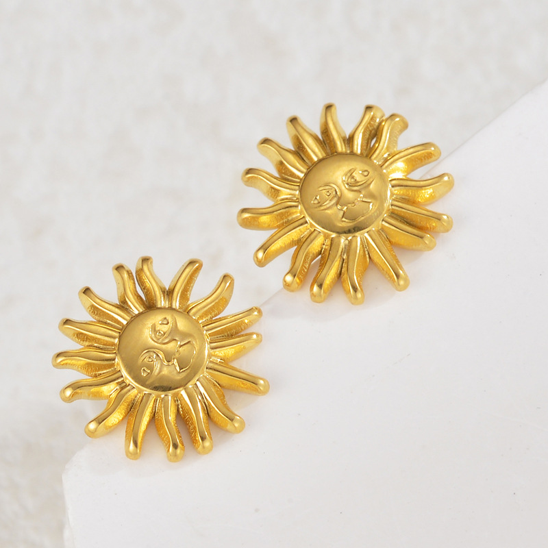Sun, Moon Pattern PVD Coated Real Gold Plated 18K Gold Sun Moon 304 Stainless Steel Vintage Style Classic Style Waterproof Non Tarnish Small Stud Earrings