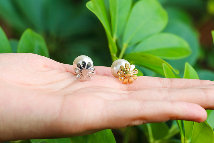 Korean Pearl Flower Copper Earrings display picture 1