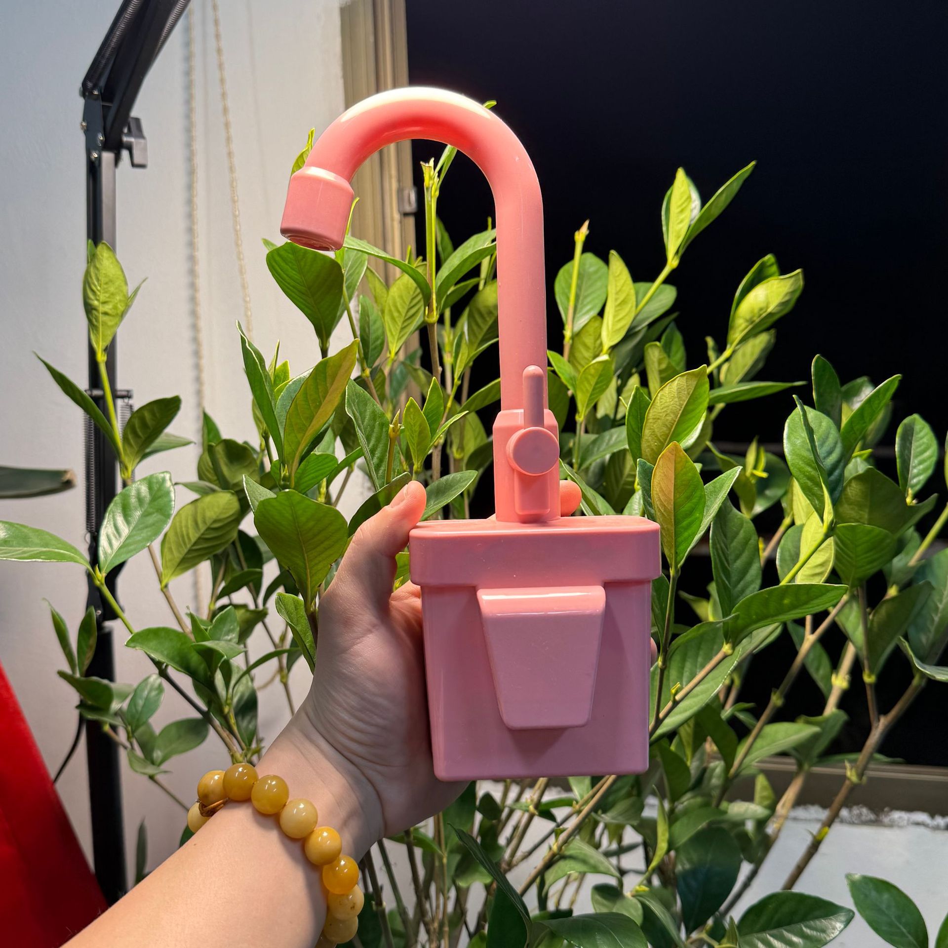 Grifos eléctricos juguetes de agua circular a través de la simulación de la casa cocina lavabo de verduras de madera mesa de comedor lavavajillas de apoyo