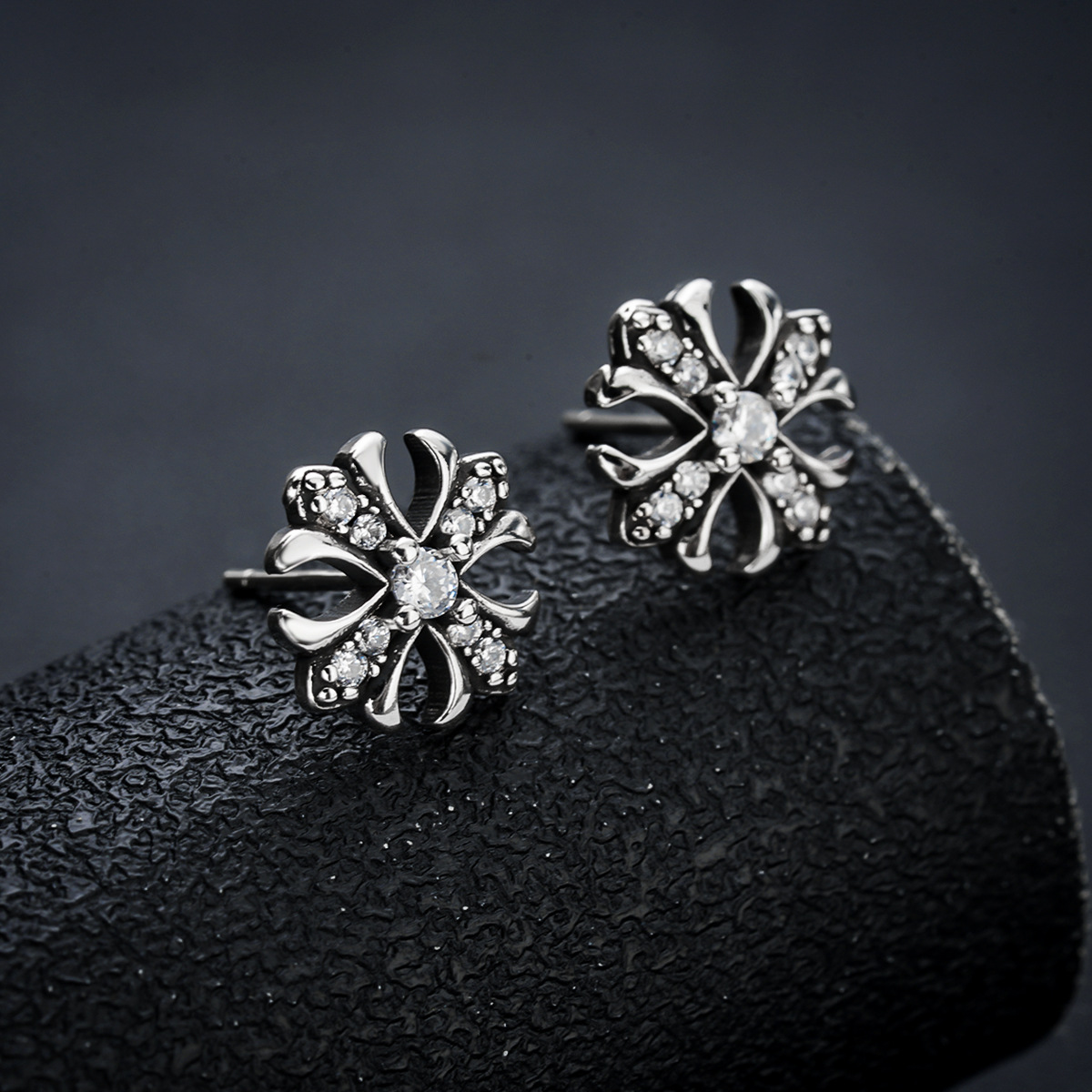 复古嘻哈克罗十字架锆石满钻耳钉男女个性ins冷淡风小众轻奢耳饰