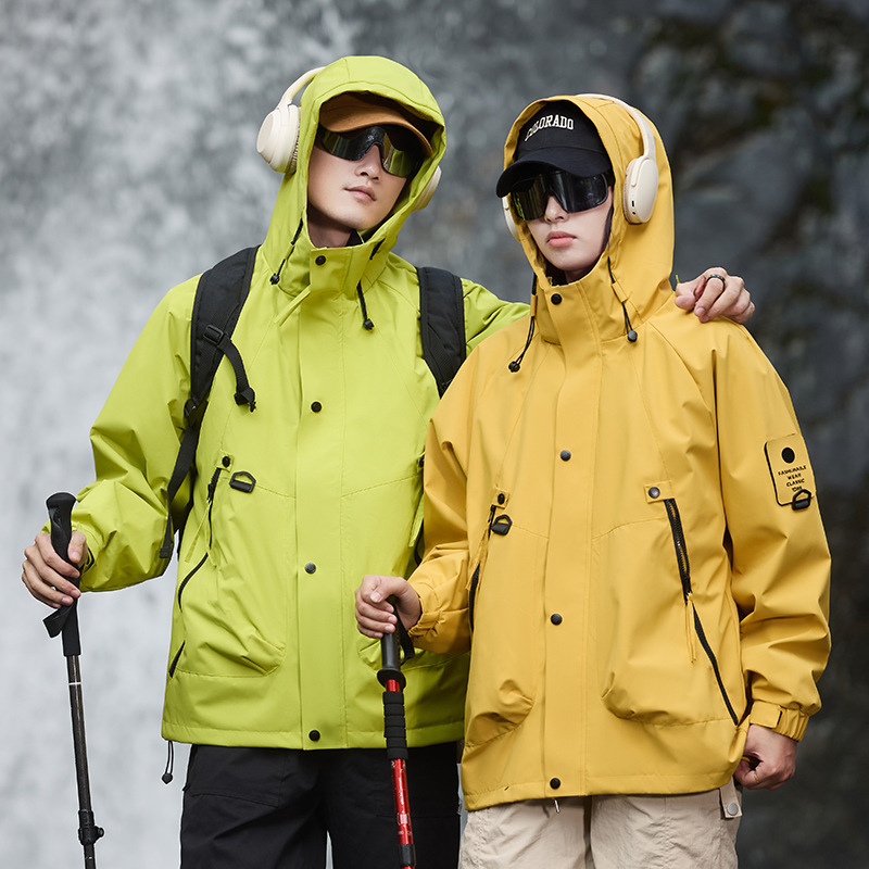 D99抖音淘宝爆款情侣新款冲锋衣男户外防风防水休闲夹克外套登山