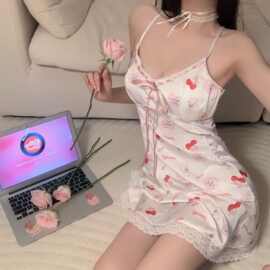 情趣内衣新款可拆卸胸垫睡裙甜美睡衣家居服蕾丝吊带诱惑纯欲樱桃