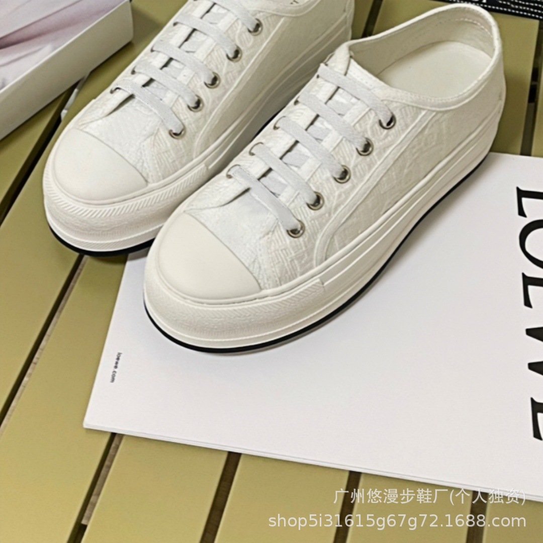 Zapatillas de lona retro con bordado de la marca D, novedad 2026, zapatillas casuales de moda, versátiles, para parejas, con suela gruesa, blancas.