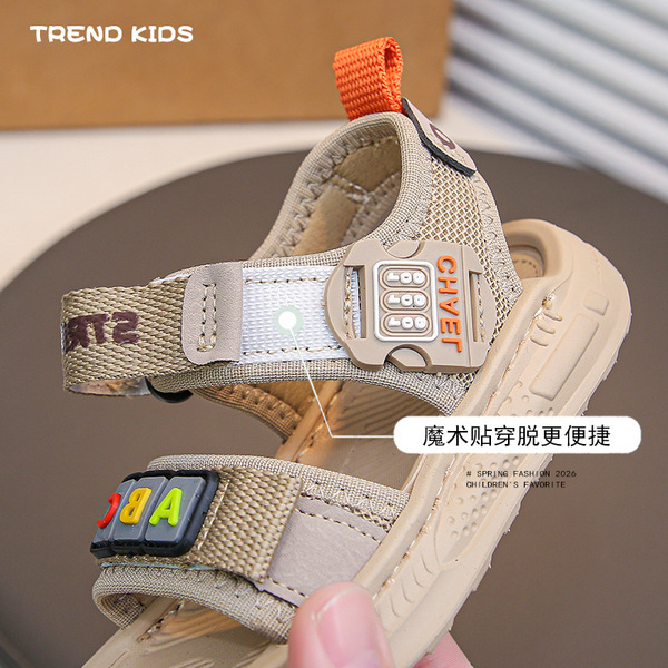 fashionable children's sandals