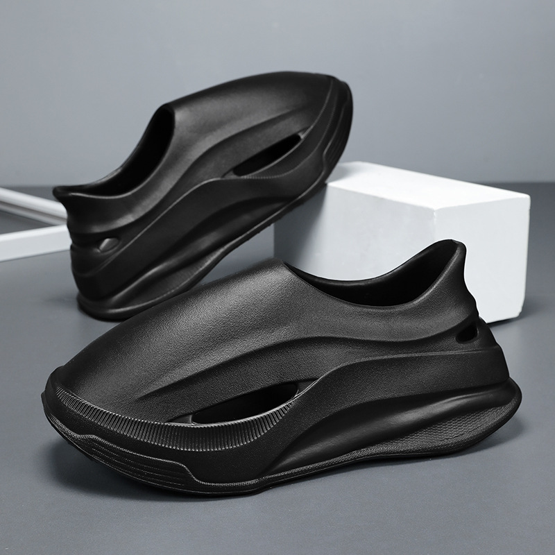 Zapatos con agujeros para hombre verano 2025 nuevo estilo de uso exterior, pisa mierda, sandalias de playa de suela blanda, sandalias de hombre de suela gruesa