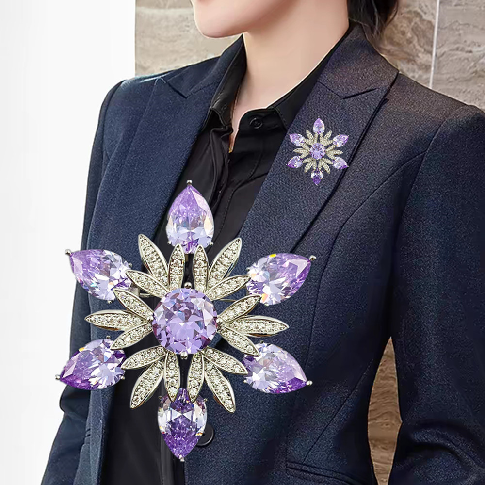 New Heavy-Duty Snowflake Sweater Chain Dual-Purpose Brooch High-End Light Luxury Inlaid Zircon Pin Versatile Clothing Accessory