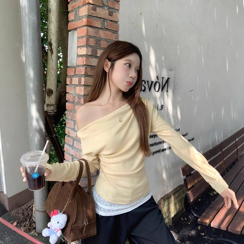 Korean-Style Yellow Faux Two-Piece Lace Knit Base Shirt for Women, Early Autumn Design with Off-Shoulder Chic Sweet and Spicy Slope Shoulder Top