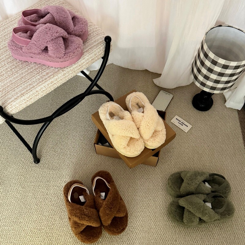 Henan Sanpo autumn and winter thick-soled teddy lamb wool cross-strap slippers, new style with thick elastic straps for home and outdoor use Henan Sanpo autumn and winter thick-soled teddy lamb wool cross-strap slippers, new style with thick elastic straps for home and outdoor use
