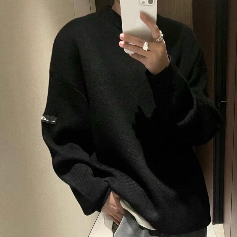 High-end Parisian brand B, 2026 autumn collection, new celebrity-style sweater with silicone leather label on the sleeves, trendy round-neck design, unisex High-end Parisian brand B, 2026 autumn collection, new celebrity-style sweater with silicone leather label on the sleeves, trendy round-neck design, unisex