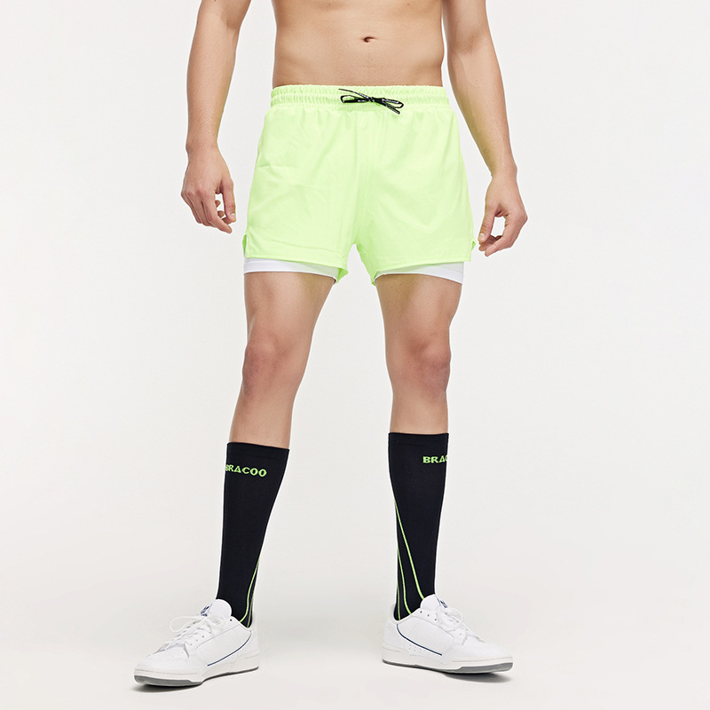 Maratón deportivo de verano para hombres corriendo pantalones cortos de secado rápido forro de doble capa para la piel entrenamiento fitness pantalones de tres puntos en stock