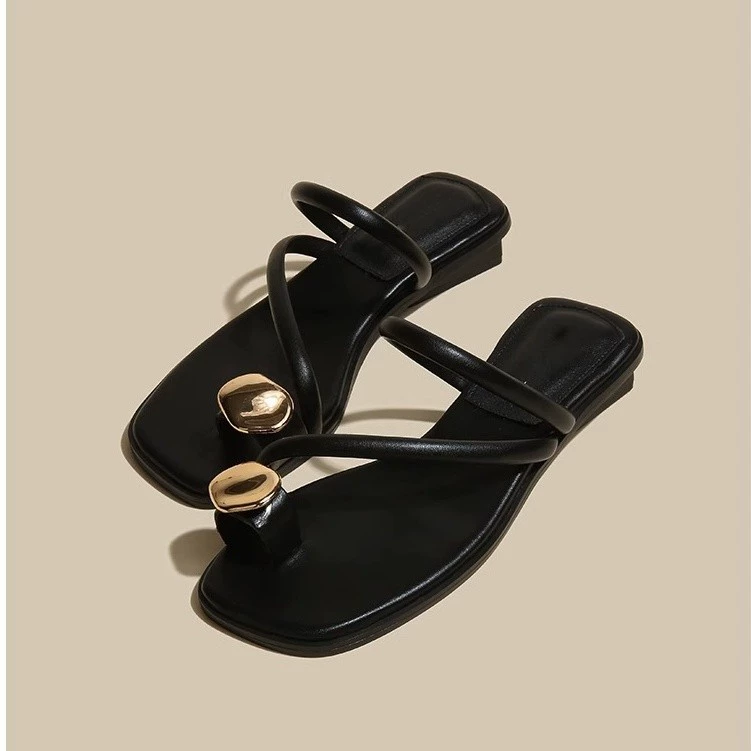 Плоские нижние повседневные холодные тапочки 2024 летом новые черные квадратные шлепанцы женские низкие каблуки легкие женские туфли