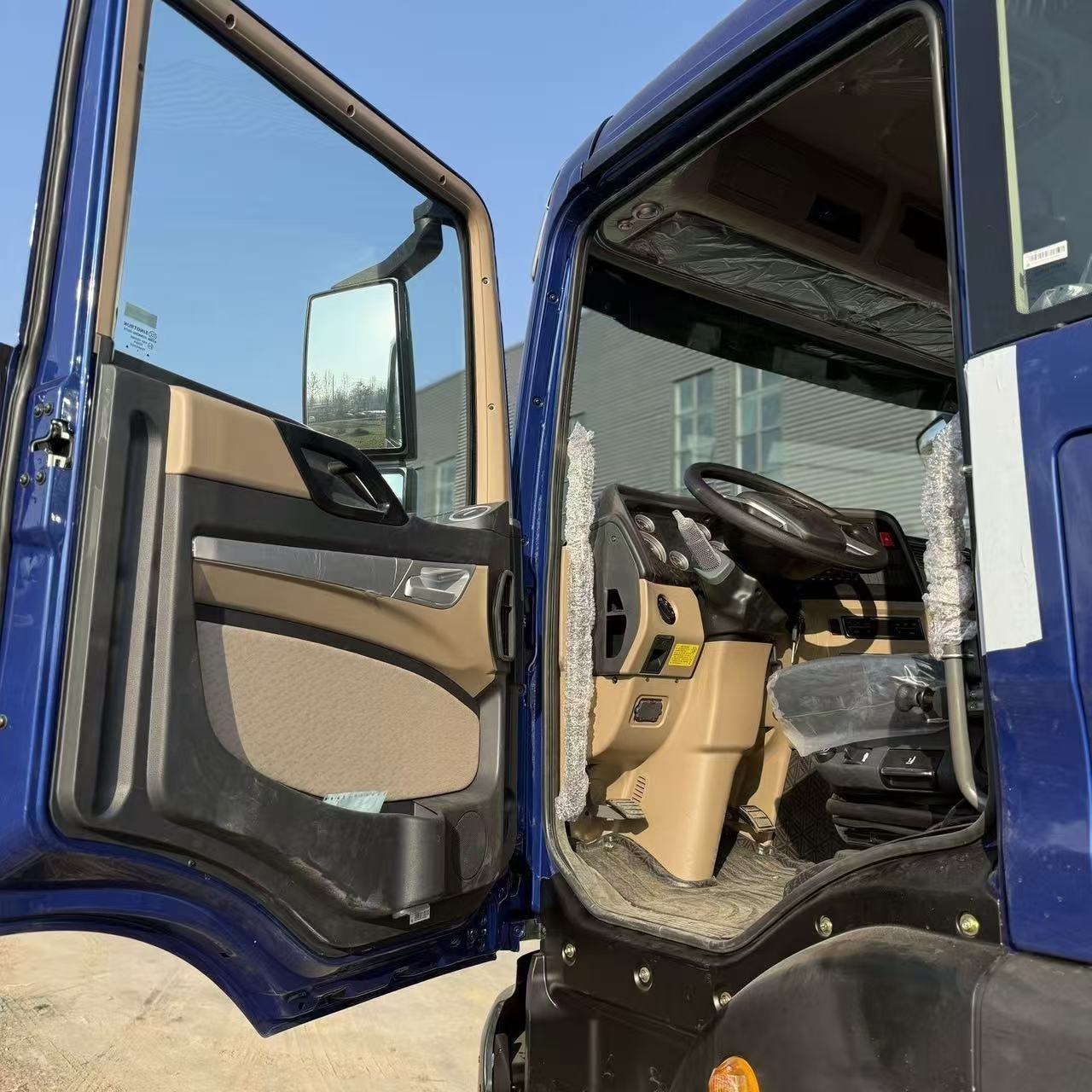 Exported Used Howo Tx 8-Wheel 371-Horsepower Engineering Dump Truck with Large Box, Right-Hand Drive