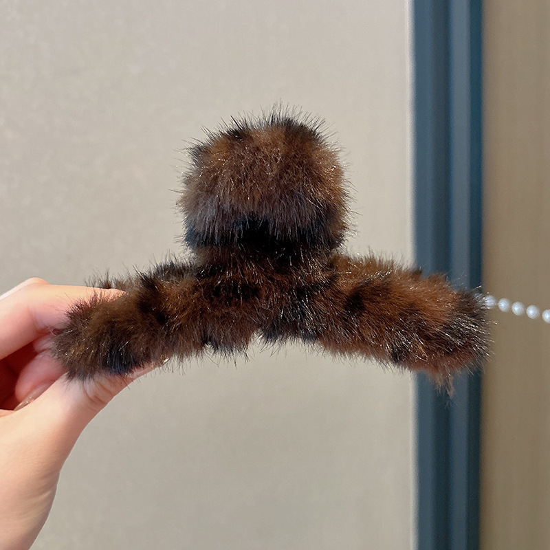 Otoño y invierno curry clip de agarre de cabeza grande clip de cabello tocado clip de tiburón 2025 nuevo peludo de gama alta agarre de cabello