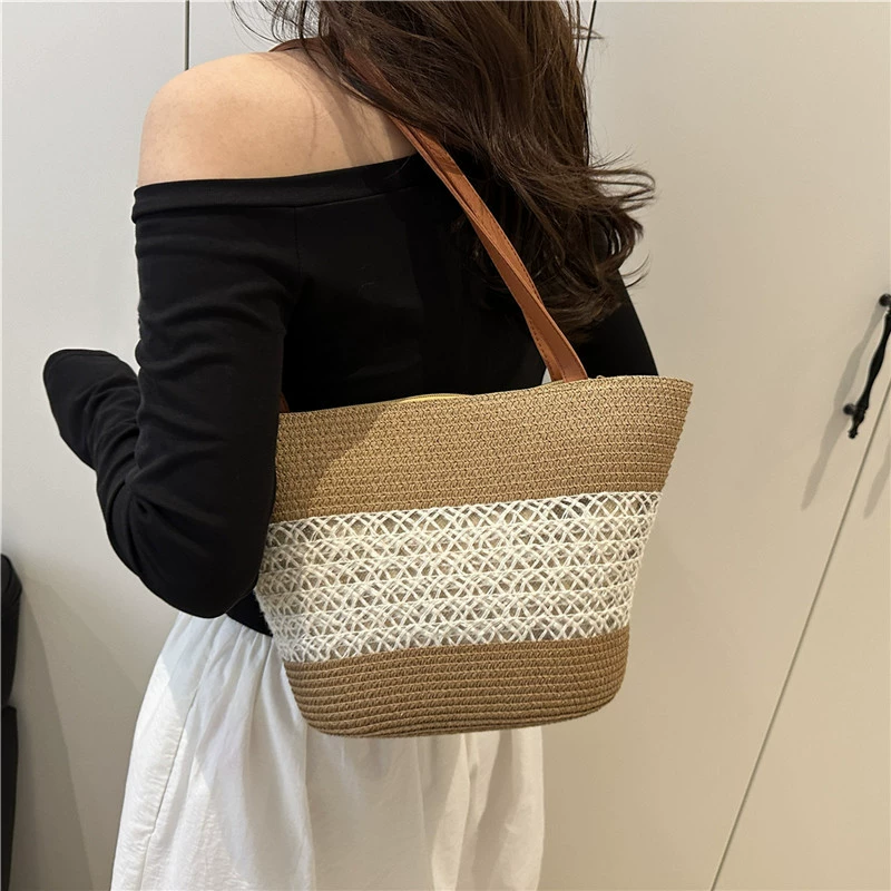 Beach capacious one-shoulder bag, straw basket, beach style