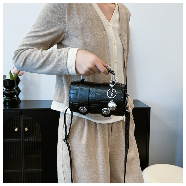 A trendy soft leather round bag for women, a new autumn/winter 2024 collection, stylish and versatile, single-shoulder crossbody bag for work undefined