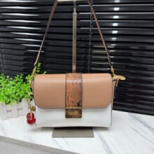 �W�����Ƽ�ԭ�羳����r�к��s��Ů�ļ��¿�С�����^���μ�б���