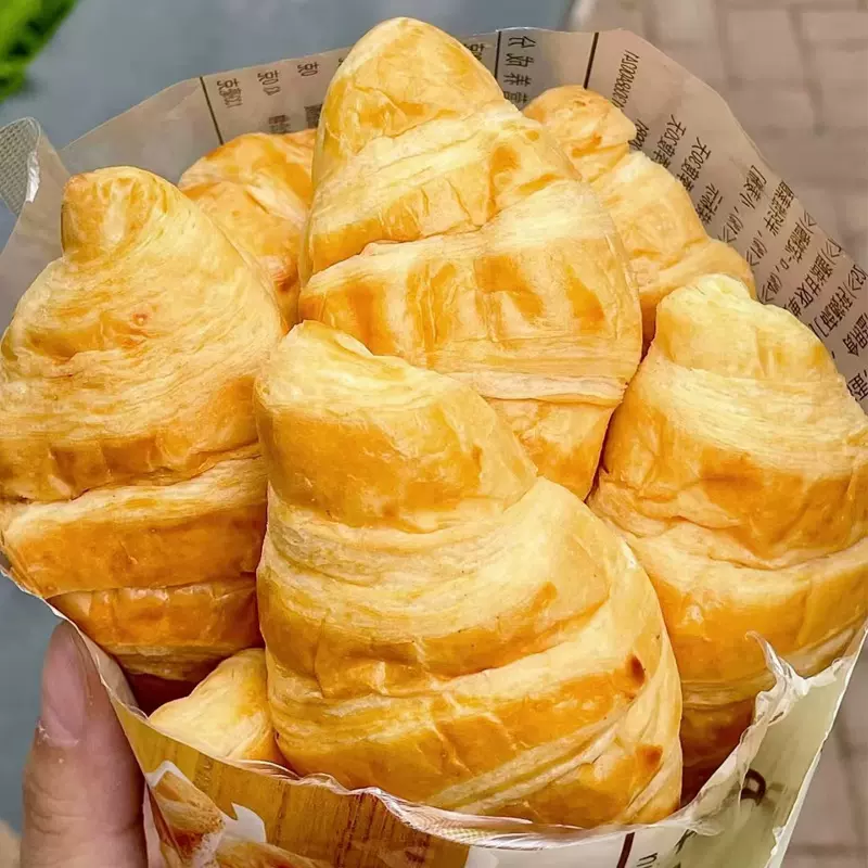 黄油牛角包整箱可颂面包学生早餐下午茶零食解馋手撕吐司营养早餐