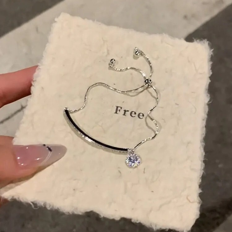 2025 New Smiling Diamond Bracelet for Women Ins European and American Style Fashionable Elegant Niche Design High-End Jewelry