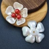 Pearl five-petal flower + gold background red pearl