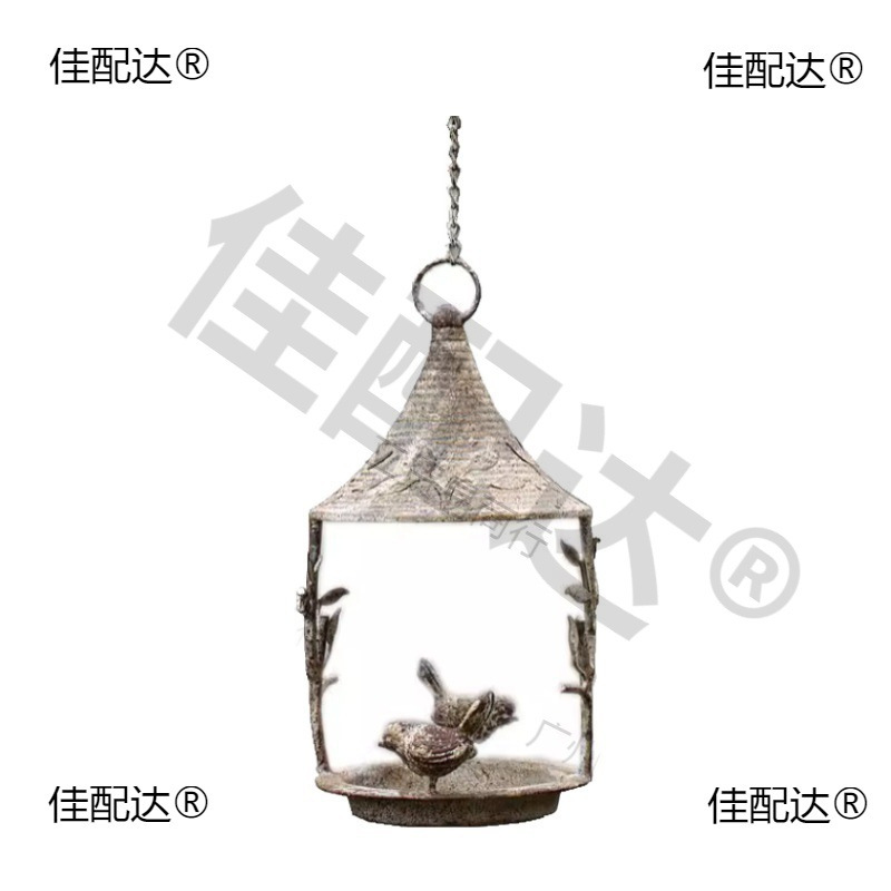 庭のベランダは鳥に餌を与えます。|undefined