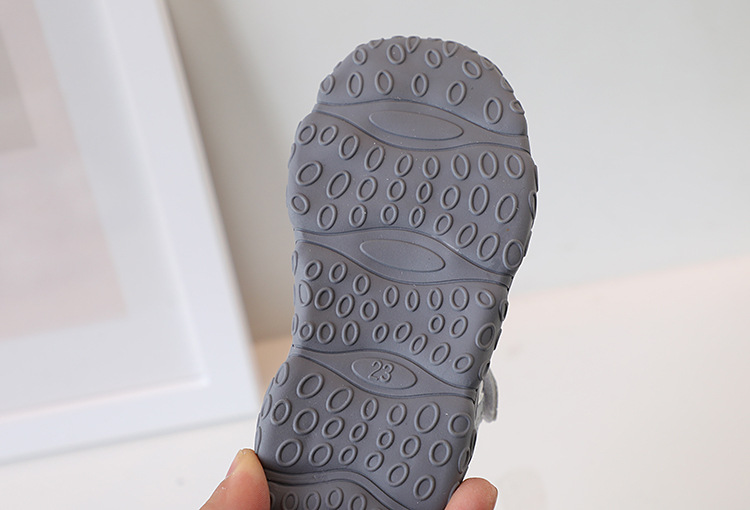2023 Sommer Neue Kindersandalen, Baotou Anti-Kick-Strandschuhe mit weicher Sohle für Jungen, Ausgehöhlte Sportsandalen für Mädchen_voghion.com