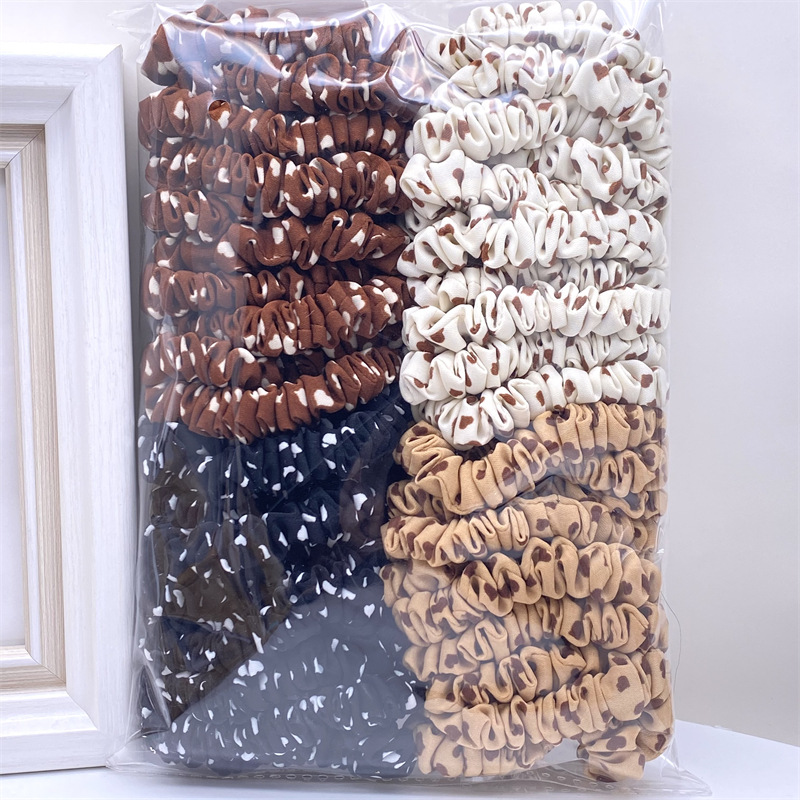 Montado en la tarjeta leche té color amor oso intestino grueso banda de pelo de las mujeres corbata de pelo cabeza cuerda banda de goma dos yuanes tienda de joyería